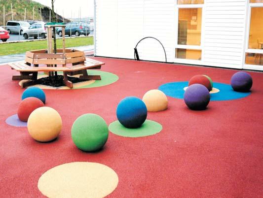 Each sphere is made from Playtop rubber granulate from a choice of over 20 colours, providing something new for the landscape architect and designer.