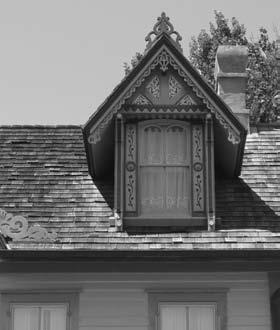 cross gables Gable dormers, at times on either side of the dominant central gable Open overhanging eaves with exposed or sheathed rafters Decorative vergeboards, trusses and finials at apex of gables