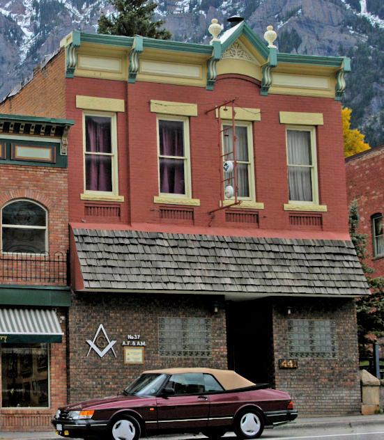 within the Historic Commercial District, with three diﬀering styles: the Elks Lodge, an
