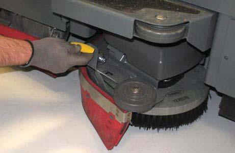 REPLACING OR ROTATING THE SCRUBBING SIDE BRUSH SQUEEGEE BLADES (OPTION) MAINTENANCE 3.