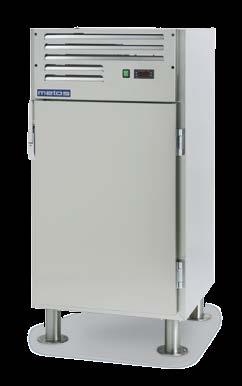 The cabinets have an electronic control system to regulate and monitor the temperature and defrosting. The built-in evaporation of condensate water is automatic.