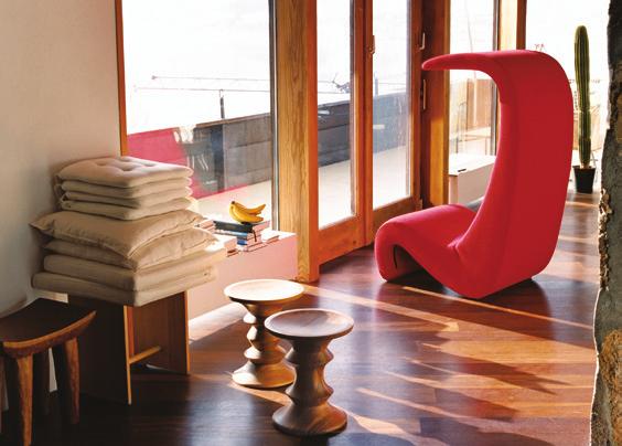 The name playfully refers to the chair s flowing organic shape.