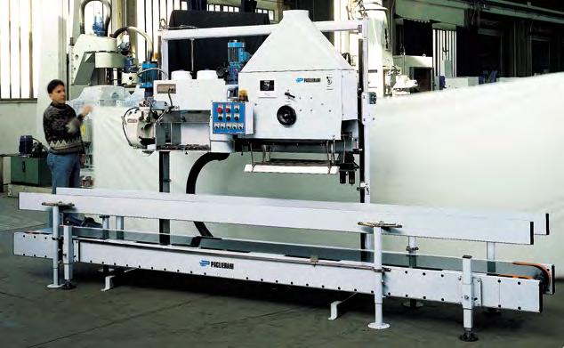 In both cases, a conveyor belt transports bags from the filling zone to the