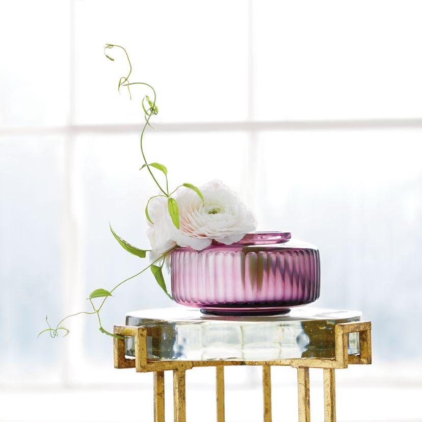 VASES Like jewelry for the home, our glass vases create colorful notes of luxury