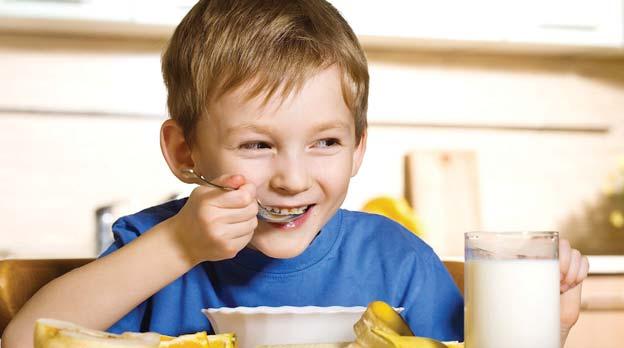 Nereti bērns atnāk uz skolu ar tukšu vēderu, jo steigas dēļ nav paēdis brokastis, taču bērnam ir būtiski uzņemt enerģiju ar pārtiku visas dienas garumā.