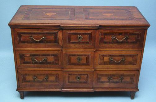ITALIAN INLAID COMMODE, 18 th Century, with double urn inlaid top above