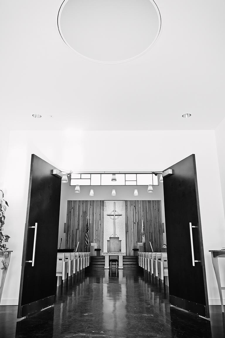 IA115.07 At the Narthex a large recessed oculus light softly illuminates the space, whose doors open wide to welcome congregants into the sanctuary before service.