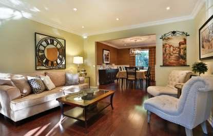 formal living room Crown mouldings