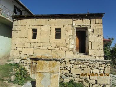 Especially in settlements around Aksaray, Kayseri, Nevşehir some parts of the dwellings are formed by carving into the rock they sit on.
