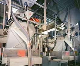 The M&S high efficiency sieves must be equipped with special devices that further emphasize the control quality and grading efficiency such as: the self-cleaning automatic system for the nets; the