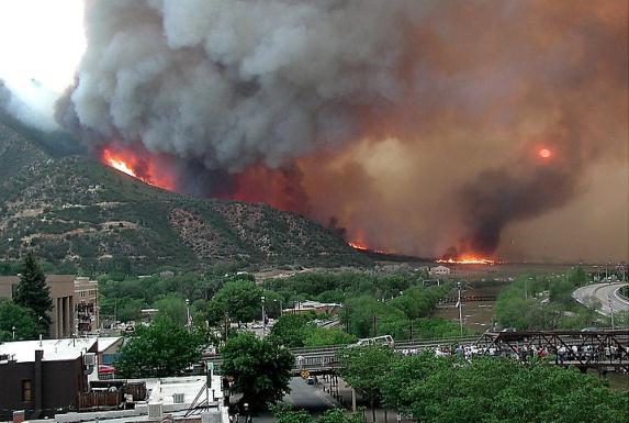 Wildfire in Colorado 2012 Appendix B 22 Coal Seam Fire Garfield County (W of Glenwood Springs), CO June 7 July 9, 2002 Acres burned: 12,209 Structures destroyed: 43 (29 homes) Firefighting cost: $7.