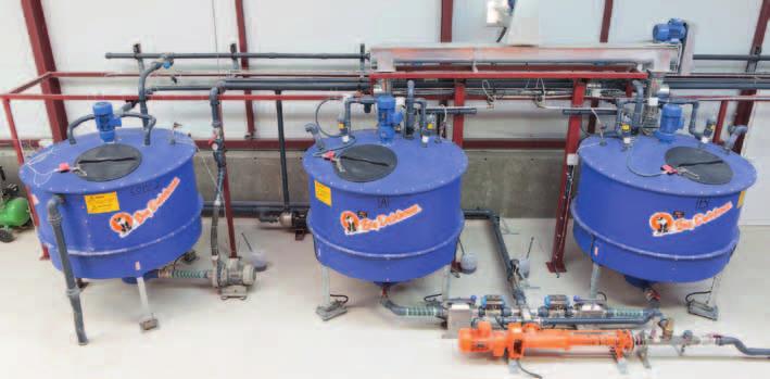 With pipe rinsing: When the feeding process is finished, the entire system, including all valves, drop pipes, piping as well as the mixing and rinse water tanks, are rinsed with fresh water.
