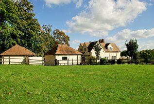 The Situation Located in Minstead, one of the New Forest National Park s most sought after villages.