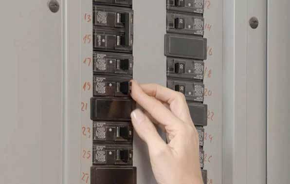 Section 4 STANDALONE USE 1. Turn off the power to the fixture from the circuit breaker. 2.