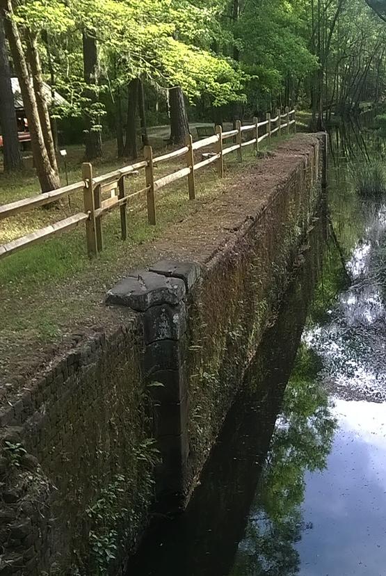 BMPs for Canal Greenway Maintenance BEST MANAGEMENT PRACTICES FOR CANAL MAINTENANCE In this guide, BMPs for canal maintenance are presented in the following categories: DRAINAGE: BMPs related to