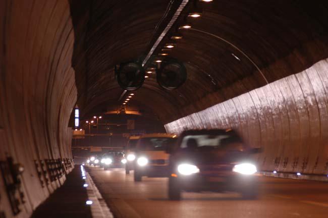 The risk potential describes the statistical incident probability and expected damage severity calculates the parameters: traffic volume per year (in relation to the tunnel length), share of HGV per