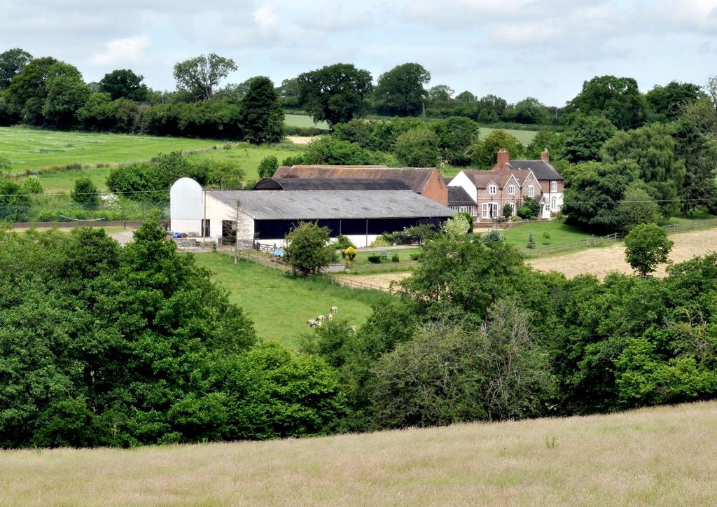 LOWER FAINTREE FARM & BARNS FAINTREE BRIDGNORTH SHROPSHIRE WV16 6RQ Lower Faintree Farm is located between Bridgnorth and Ludlow with views of the Clee, a quintessential, most private farmstead