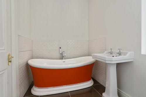 CLOAKROOM/WC: White suite comprising low flush wc, pedestal wash hand basin, ceramic tiled floor, extractor fan.
