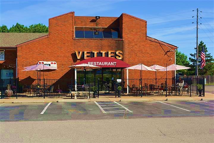 Profitable Turn-Key Restaurant and Bar! This is a great opportunity to own a perfect size neighborhood bar and restaurant. Bar/Restaurant location operating for many years and very successful!