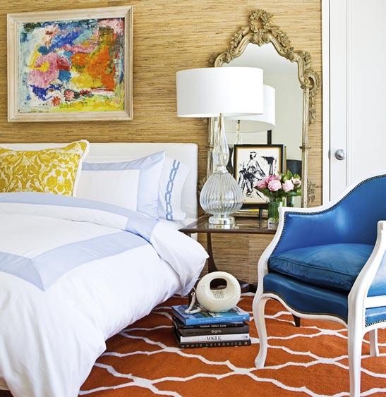 living I LIKE INCORPORATING VINTAGE ACCESSORIES THEY ADD INSTANT PANACHE AND STYLE Guest retreat The guest bedroom keeps in tune with the rest of the house s decorating style.