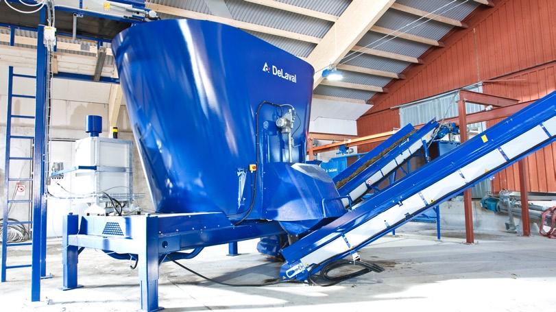 Two speed gear box Most DeLaval vertical mixers have a two speed gearbox, which reduces the power needed from the tractor and ensures efficient mixing, distribution and emptying of the mixing wagon.