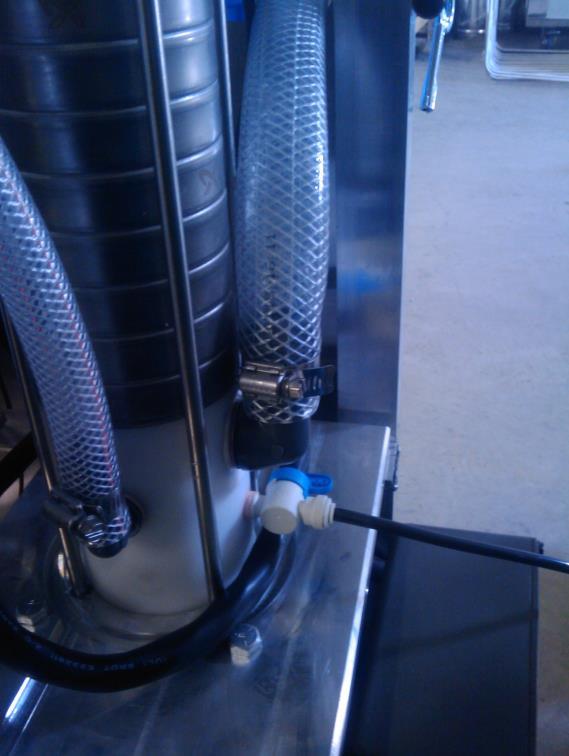 Storing the column 1) It is important to disconnect the pressure hose on the inlet side of the post Note : CDL offers annually a membrane washing service to have a good