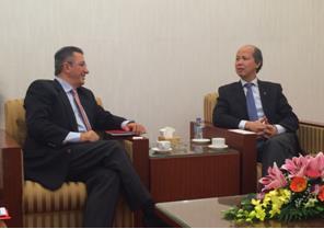 Cote visited Vietnam and met with high-ranking government officials, including