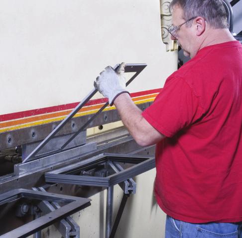 The Econoline Difference Econoline Abrasive Blasting Equipment Built to Blast - Built to Last More than 30 years of designing and building blast equipment and listening to customer feedback has