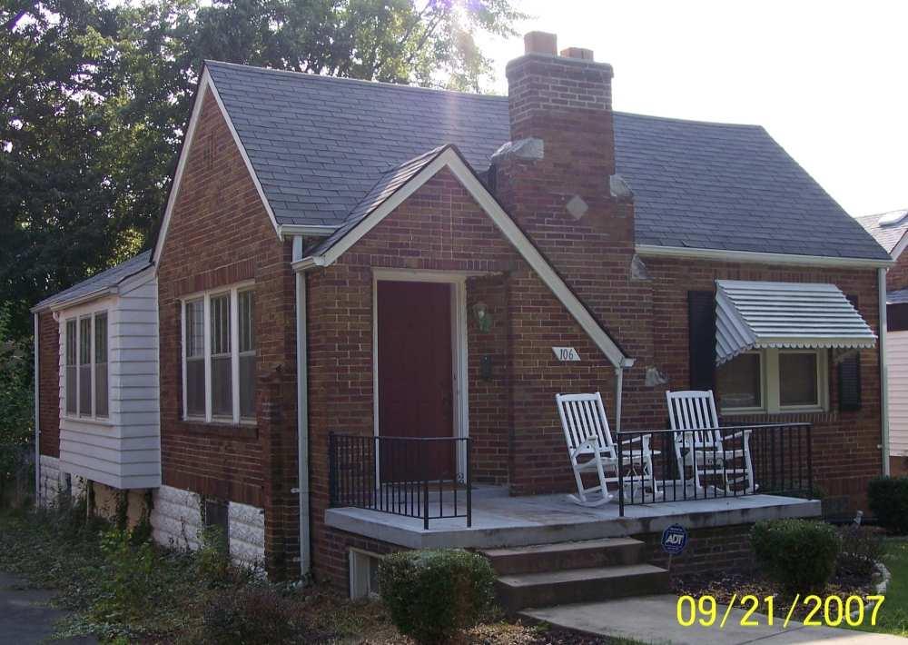 Craftsman Low-slung, one to one and a half story, cottage like often brick. Common are heavy porches supported by chunky square columns and extended eaves with prominent and decorative rafter details.