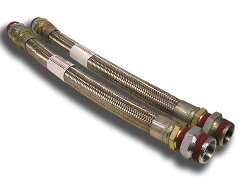 Each hose has MPT connections. Hoses have a swivel connection at one end and are available in 1¼" (32 mm) to match the FPT fittings on unit sizes 072 through 120.