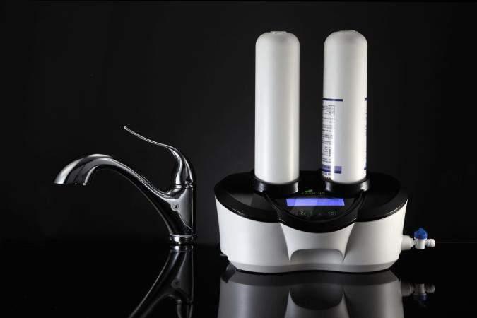 10 Second Purifier with Faucet All-in-one faucet provides: Filtered tap water Filtered ozone water