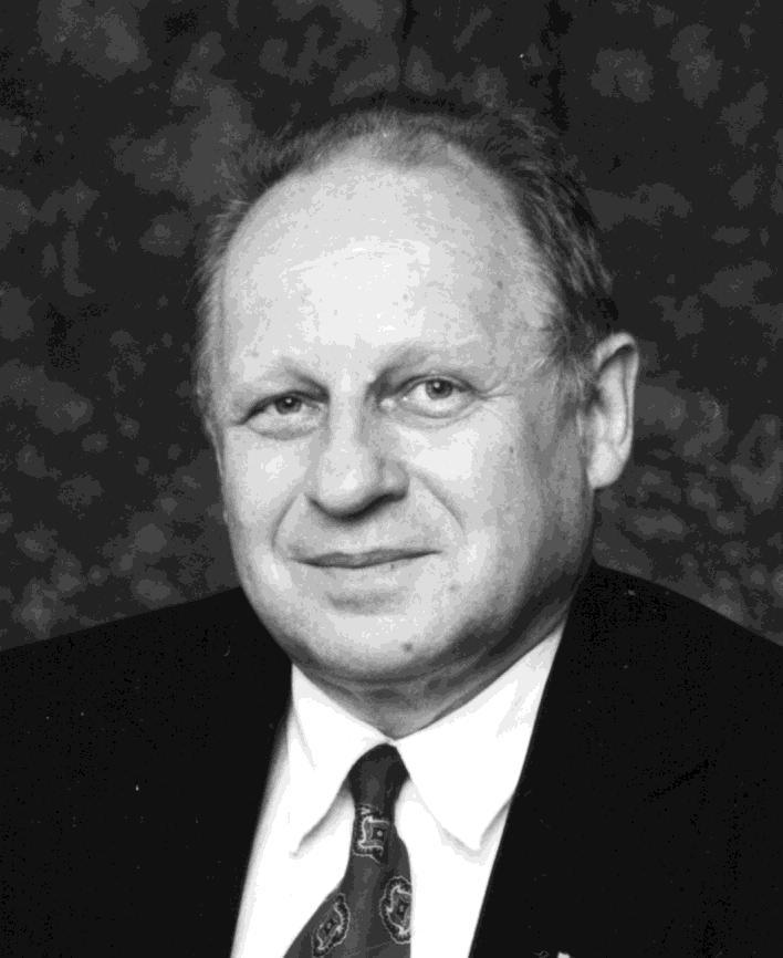 80 Akadeemia välisliige Jānis Stradiņš Jānis Stradiņš on sündinud 10. detsembril 1933. aastal Riias arstide perekonnas. Ta lõpetas 1956.