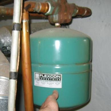 ~ 52 ~ Expansion Tank on Boiler Hot water boilers should be provided with expansion tanks. There are two types of expansion tanks designated for use with a residential boiler system.