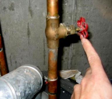 Water service valves and valves for hose bibs should be identified or should have an identification tag.