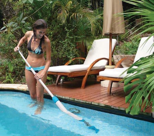 ManoVac K738CBX - Pump action hand-operated vacuum does not require batteries or connection to pool filter