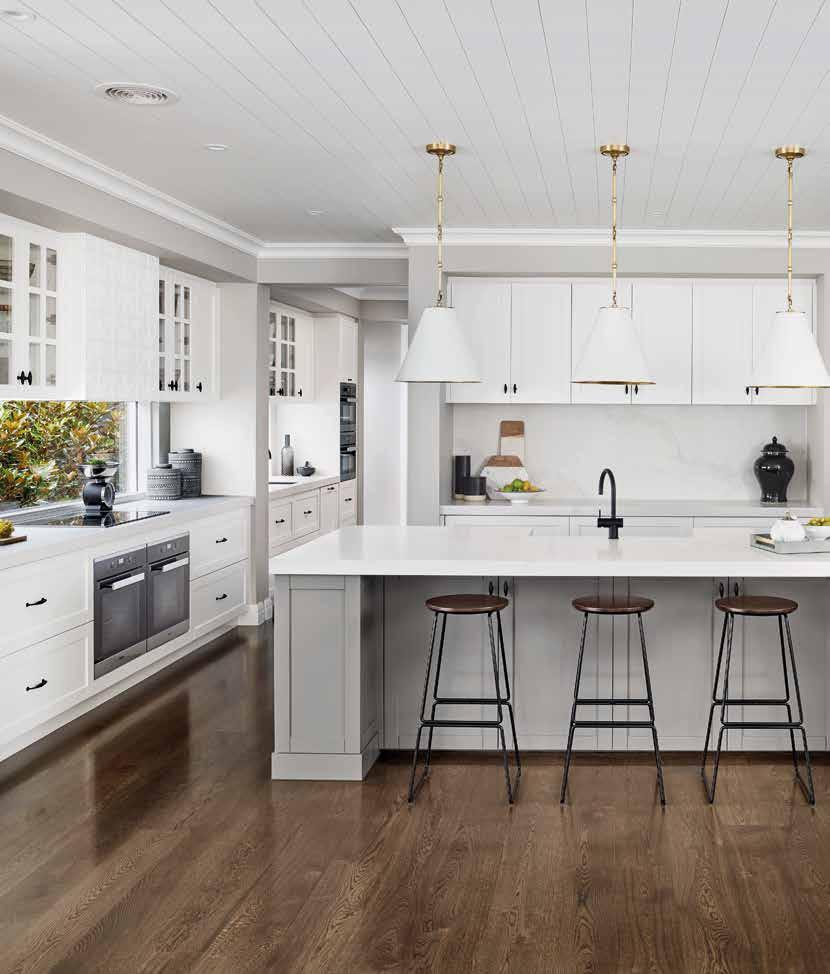 BAYVILLE RESIDENCE KITCHENS WITH DISTINCTION Impeccably appointed Signature kitchens feature Caesarstone benchtops, premier Siemens stainless steel appliances, Franke sinks and Villeroy