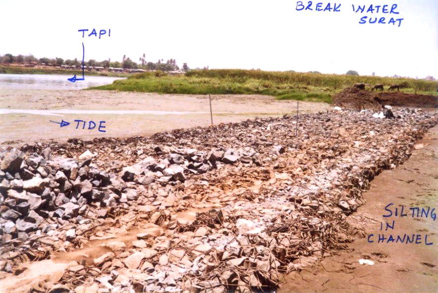 5.3 Recreating lost land by scour of floods (Party Plot at Umra), Alternative to Spur to protect LB of Tapi at Singanpore Breakwater (1998-1999).