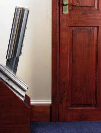 When operating the stairlift from the toggle, the hinge will lift/lower automatically.