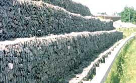 ANNEX 5 GABIONS A5.0 KEY ISSUES A5.2 CONSTRUCTION " This system is best suited to rural, suburban and semi-rural locations although it can be successfully used in urban situations.