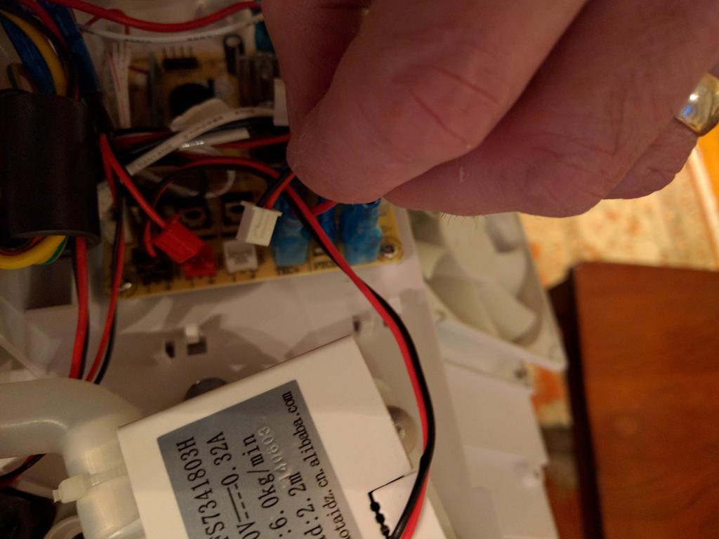 If you have not tested the fans yet, it is recommended that you attach the connector to