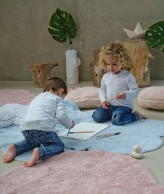 Fall in love and make your dreams come true with our heart and cloud shaped rugs and their built-in cushion. Great for nap time and play rooms! Comfy and practical? Yes, please! Selling Tips 2 in1!