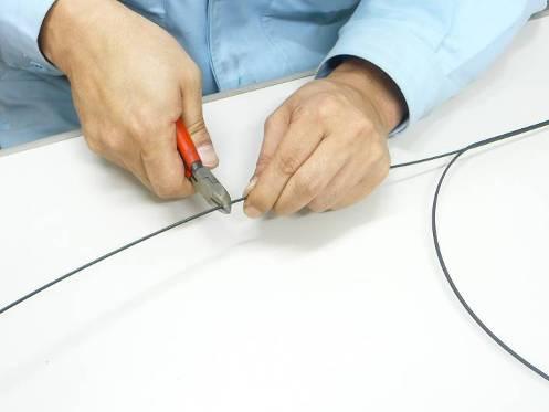 Separate the steel wire from the cable using