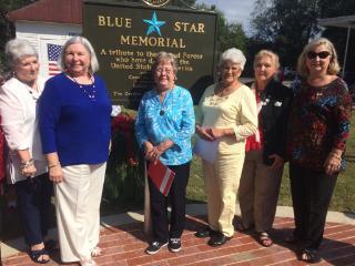 BLUE AND GOLD STAR MEMORIAL MARKERS Blue Star Marker Dedciations On October 12, 2017 a Marker sponsored by Magnolia Garden Club in Tifton was dedicated in the