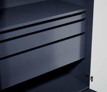 Thanks to the conductor strip in the wardrobe walls, LED-illuminated shelves with and without hanging rails can be adjusted in terms of height and upgraded at any time just like standard shelves and