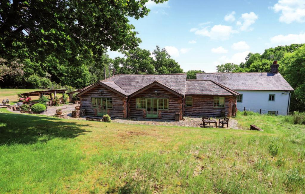 I Location Allington Cottage is situated within the South Downs National Park and is part of a secluded small rural hamlet