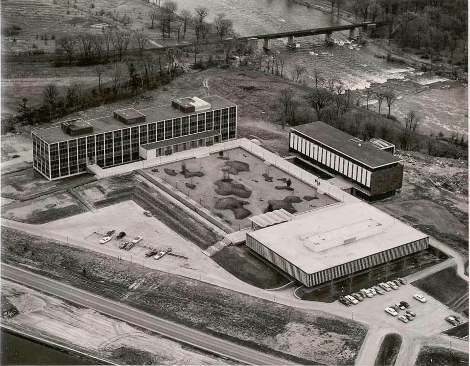 Site conditions of the early campus can be seen in an aerial photograph taken in 1961 during construction of Southam Hall and an addition to Paterson Hall.