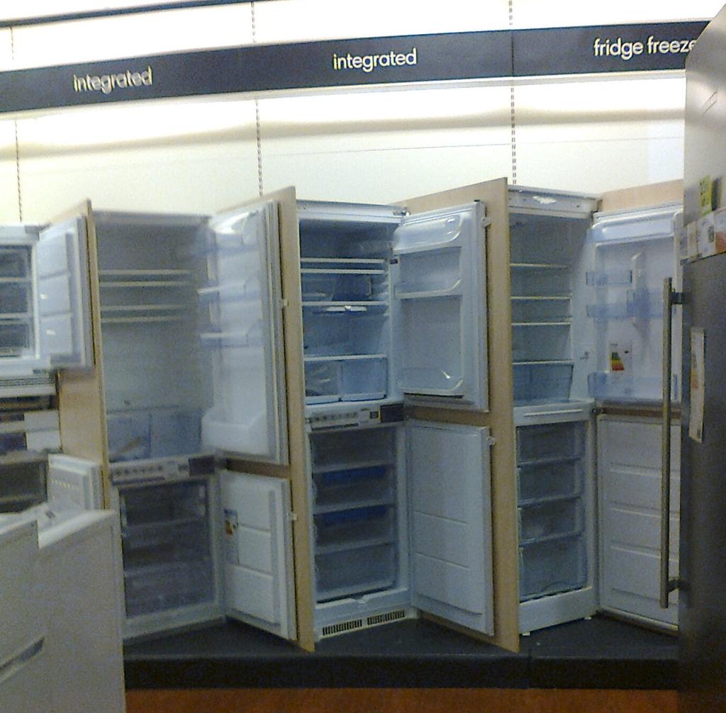 Open displays 3 integrated fridgefreezers - the one in the middle has no label.