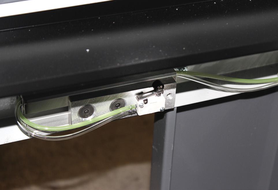 The front cylinder s speed control adjusts the speed of the drawer