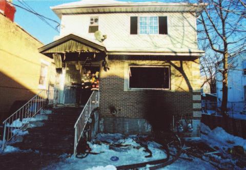 F2005 04 A summary of a NIOSH fire fighter fatality investigation June 13, 2006 Career Fire Fighter Dies While Exiting Residential Basement Fire - New York SUMMARY On January 23, 2005, a 37-year-old