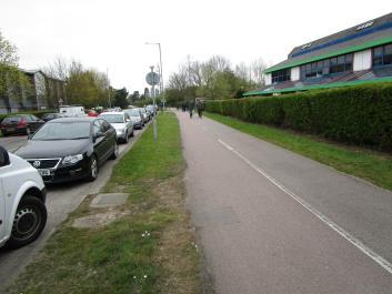 Waterbeach Greenway Option 3 Map 1.2 46 43. Existing toucan crossing of Cowley Road. Space is tight on the northern side.